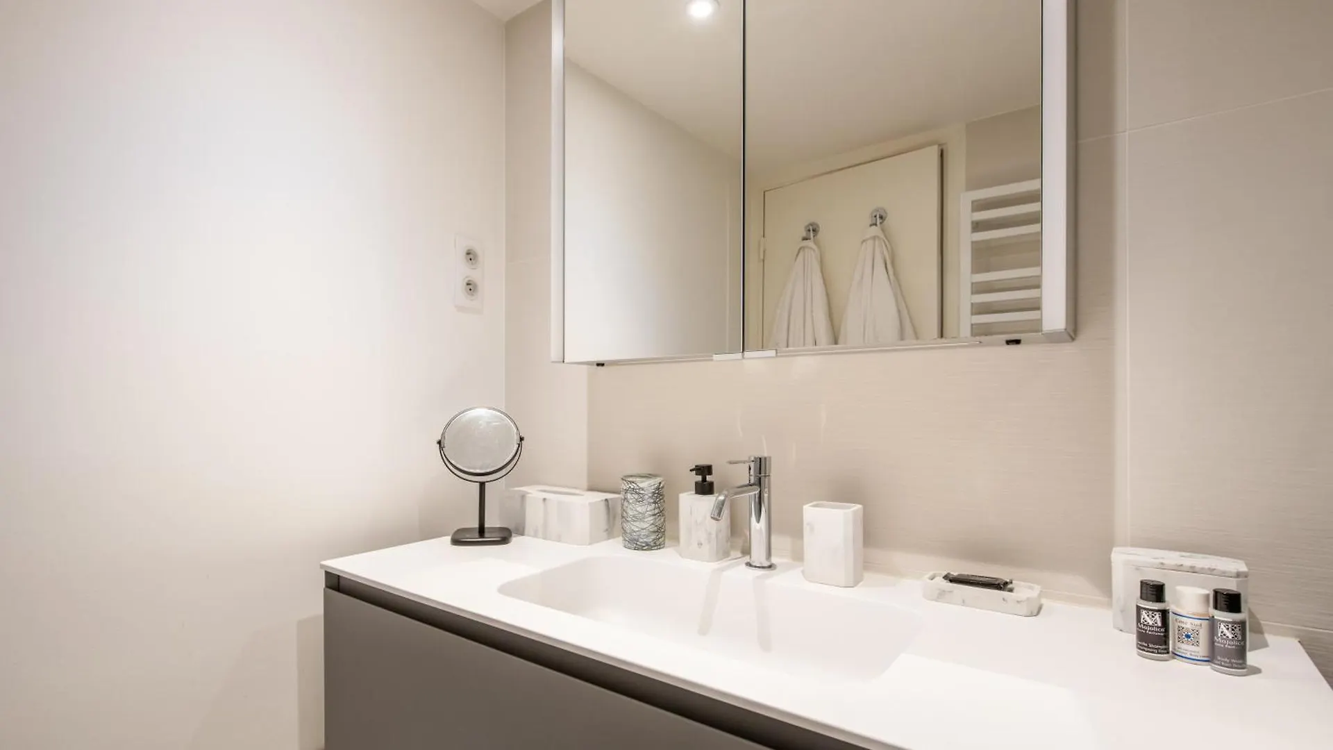 Apartament 9eme - Superbe Loft Avec Terrasse Privative Paryż